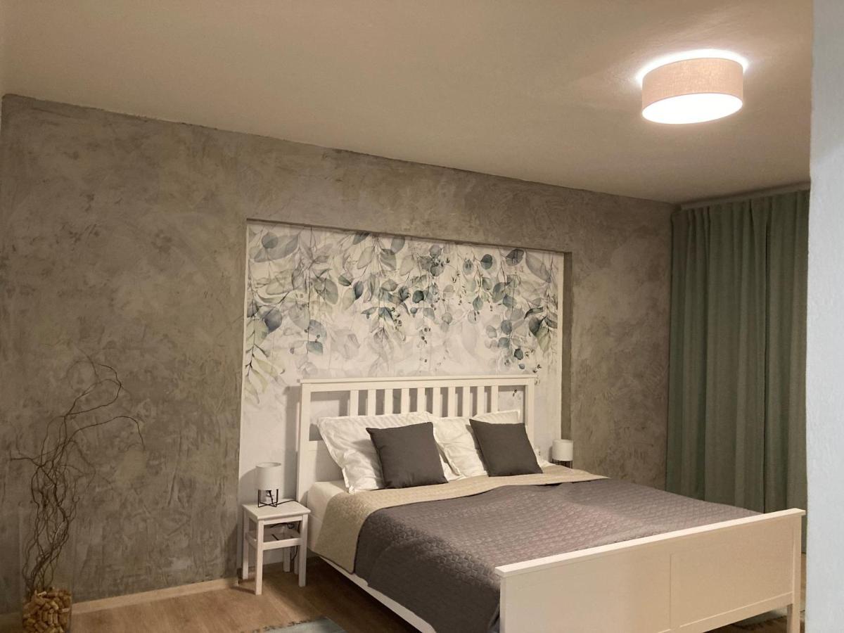 Апартаменты Family Provence Микулов Экстерьер фото
