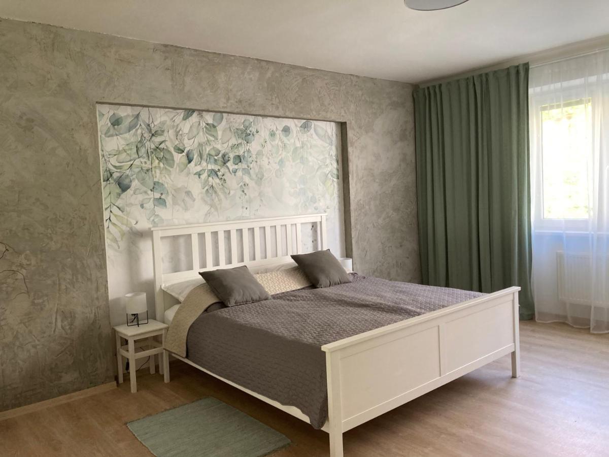 Апартаменты Family Provence Микулов Экстерьер фото