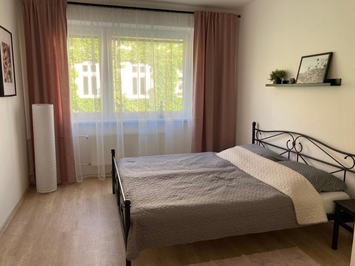 Апартаменты Family Provence Микулов Экстерьер фото